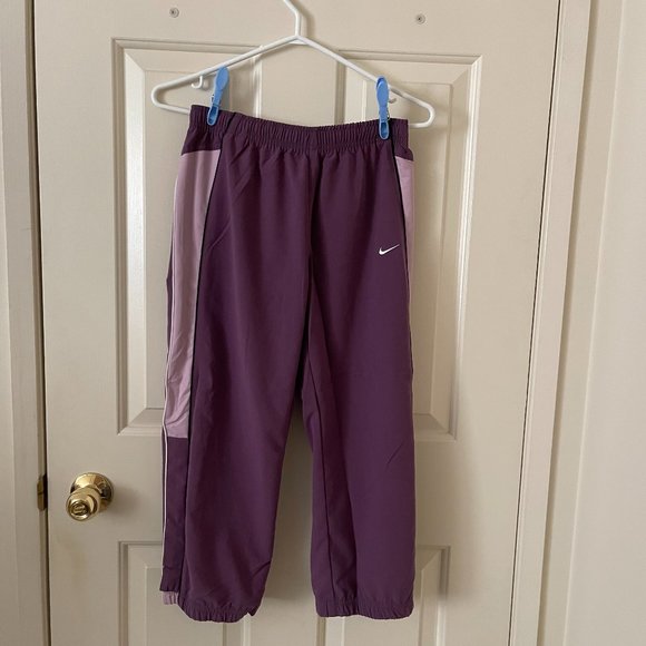 NWOT Nike Tracksuit Jacket and Capri Pant Set Size Youth 14 (or Ladies XS) - Picture 8 of 11